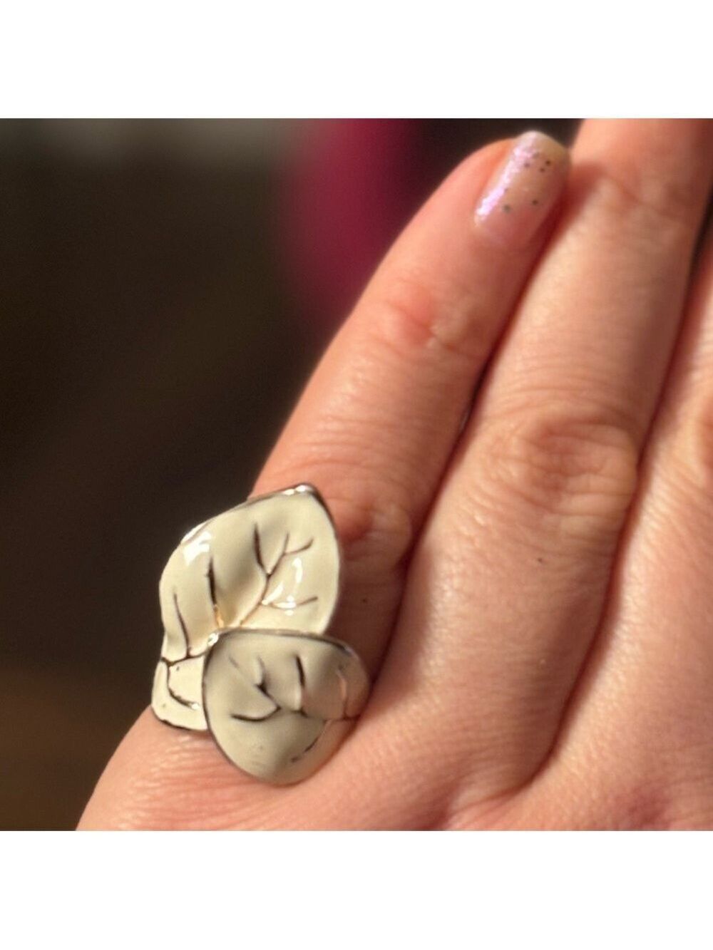 Vintage Style White Cream Enamel Leaf Ring Botanical Nature Statement Size 8.5